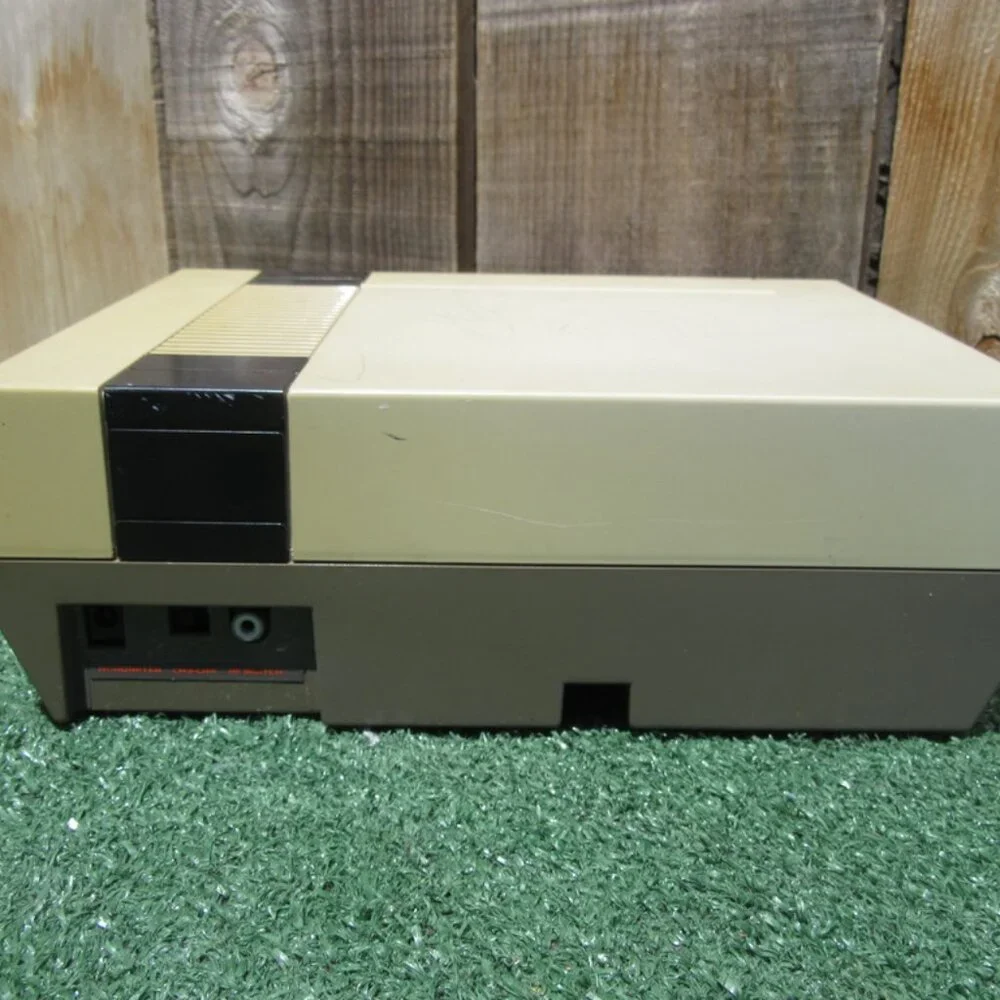 Vintage Nintendo NES-001 Console + Super Mario Bros 3 Duck Hunt Bases Loaded